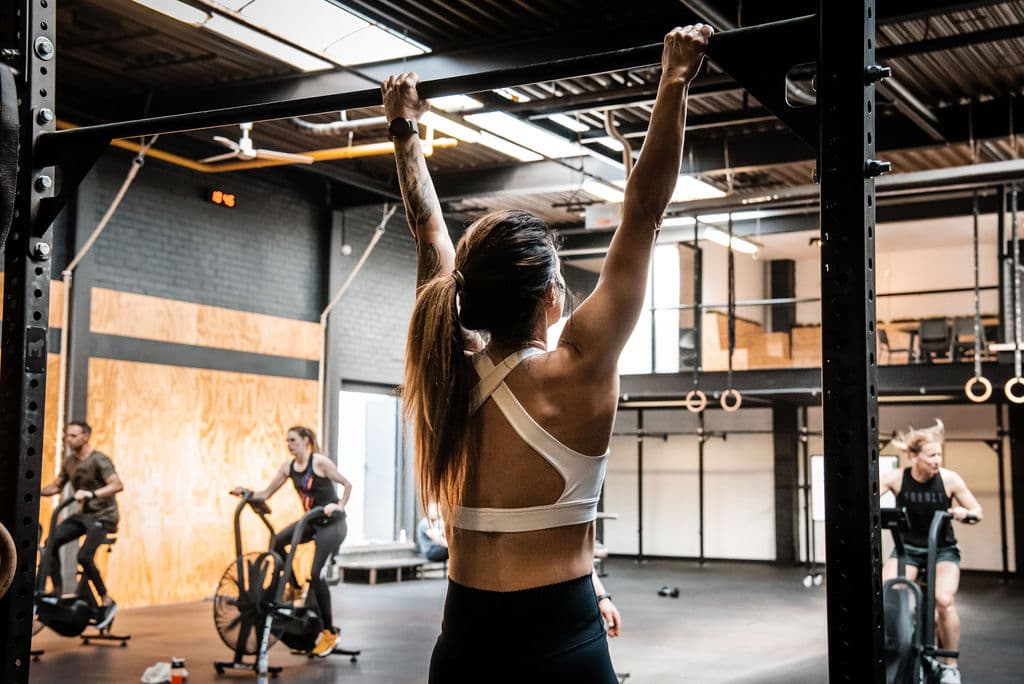 Waarom kan ik nog geen strict pull-up? Algemene fitheid vs. specifieke doelen.