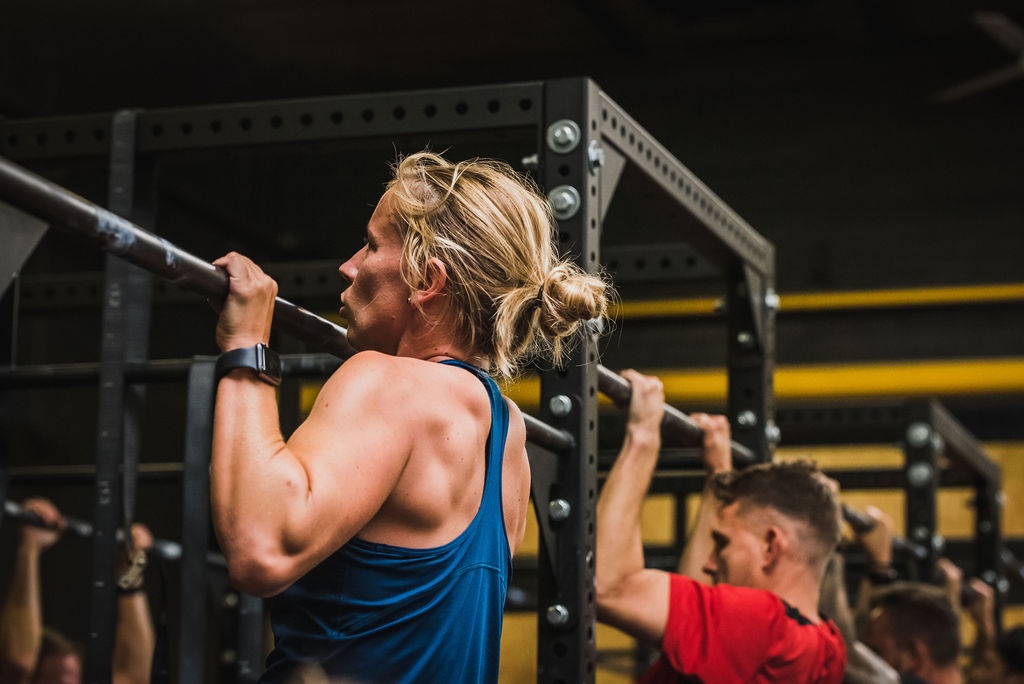 Zo verdubbel je je pull-ups zonder jezelf te overtrainen.